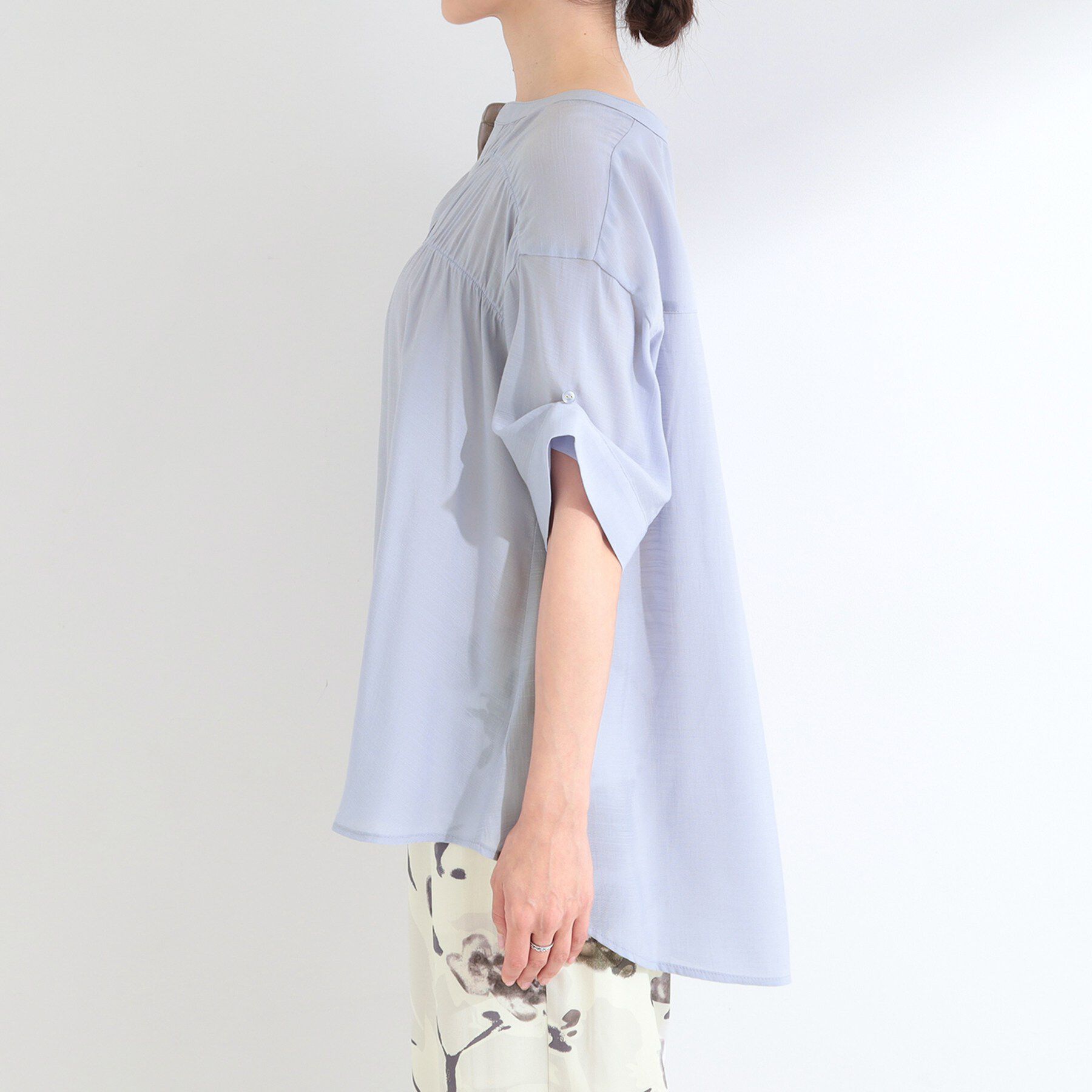 SHOO･LA･RUE「【ひんやり/UV】お袖の長さが調整出来る シャーリングスキッパーブラウス」|シャツ・ブラウス|