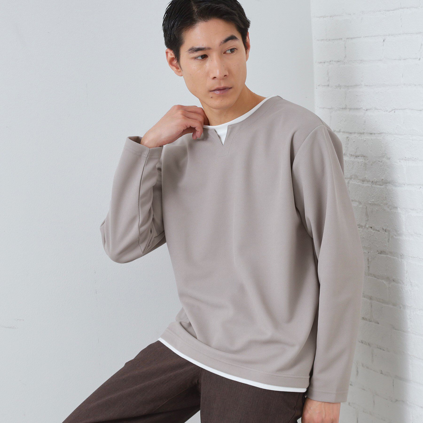 THE SHOP TK「【1枚で手抜きに見えない】キーネック フェイクレイヤード長袖Tシャツ」|Tシャツ・カットソー|ライトベージュ(05
