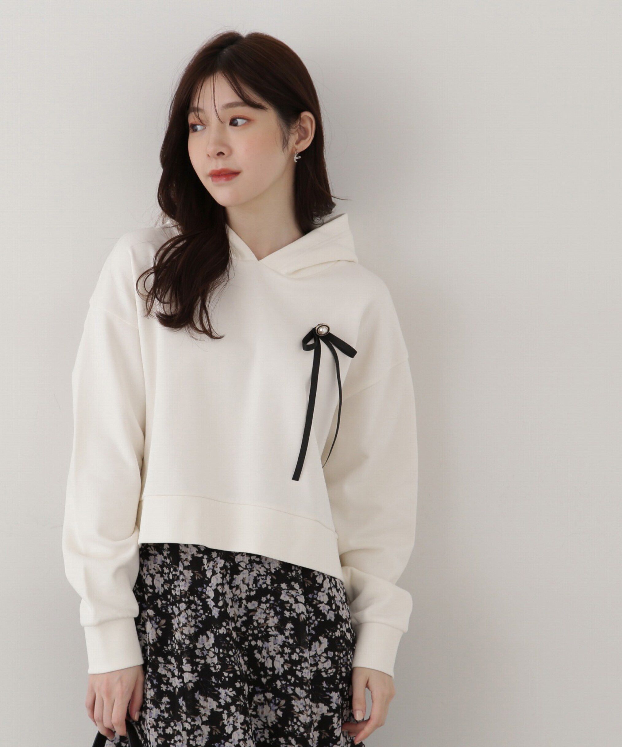 PROPORTION BODY DRESSING「リボンブローチ付きフーディー」|Tシャツ・カットソー|