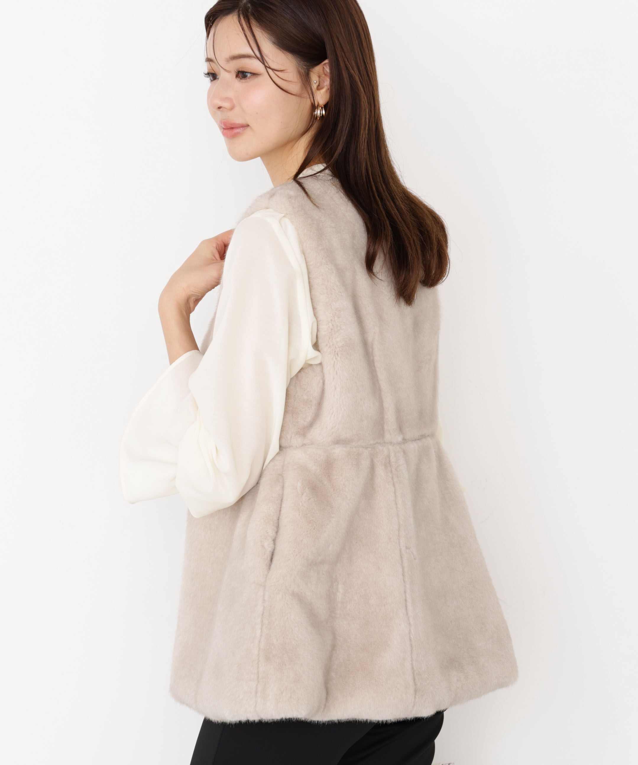 PROPORTION BODY DRESSING「フェイクファーペプラムジレ 25AW」|ブルゾン・スタジャン|