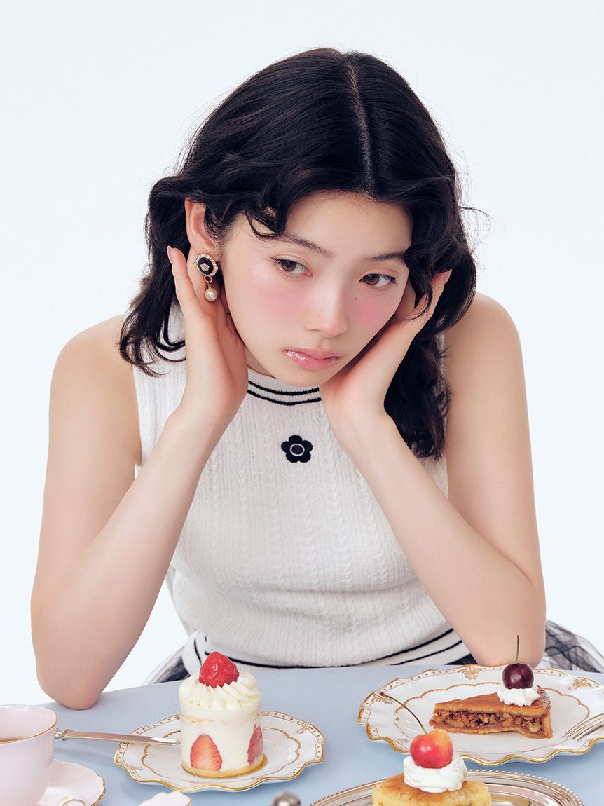 LILY BROWN「【LILY BROWN&times;MARY QUANT】デイジー刺繍ケーブルノースリニット」|ニット・セーター|WHT