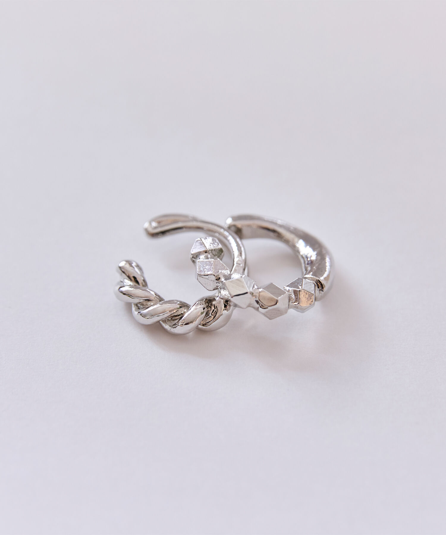 Phoebe「【金属アレルギー対応】リバーシブルロープイヤーカフ（片耳）　シルバー/ニッケルフリー」|イヤリング|