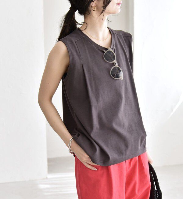 quaranciel「quaranciel:〈接触冷感/汗染み防止加工/洗濯機可能〉クルー ノースリーブ TEE」|Tシャツ・カットソー|