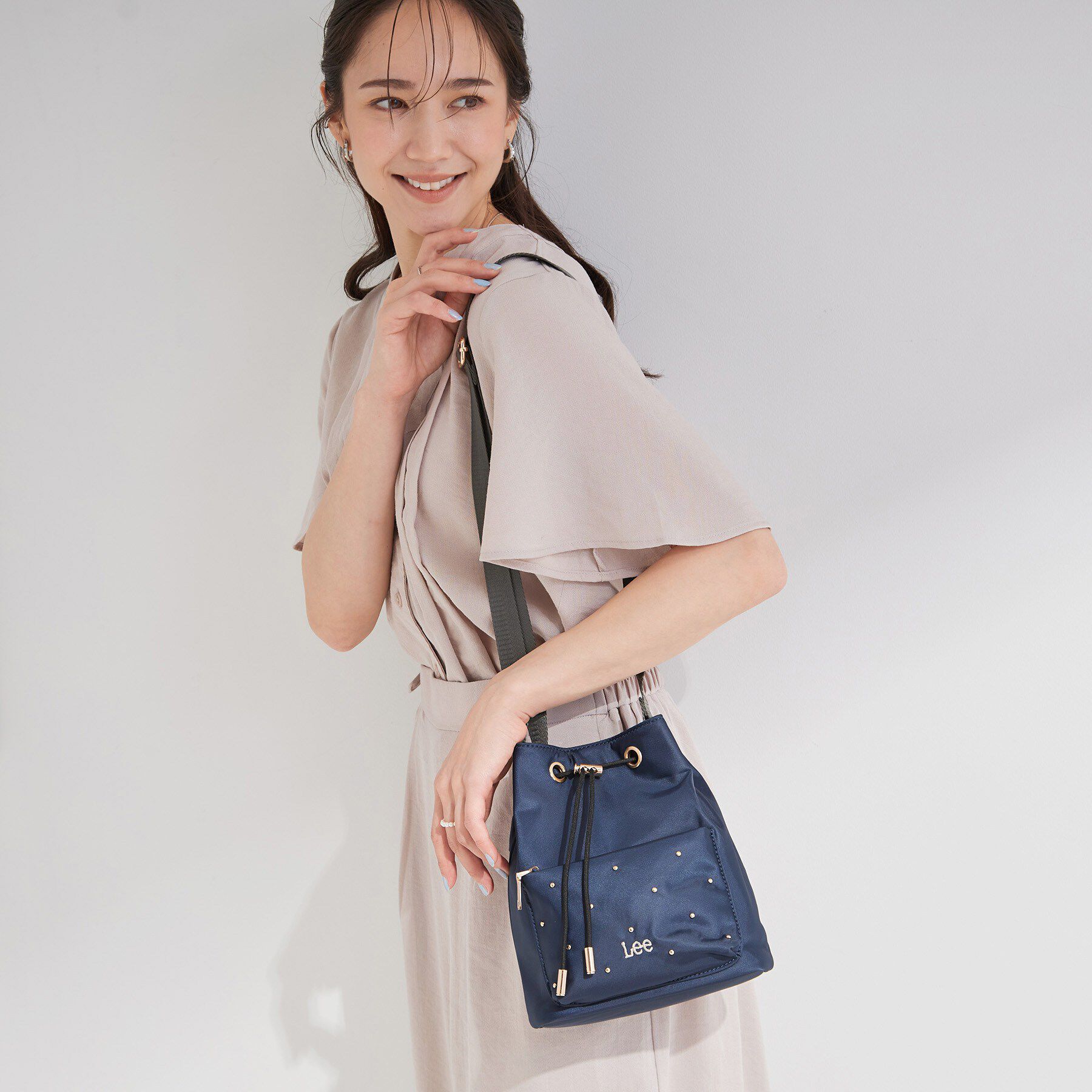 SHOO･LA･RUE「【Lee別注／撥水】スタッズ巾着ショルダーバッグ」|ショルダー・メッセンジャー|