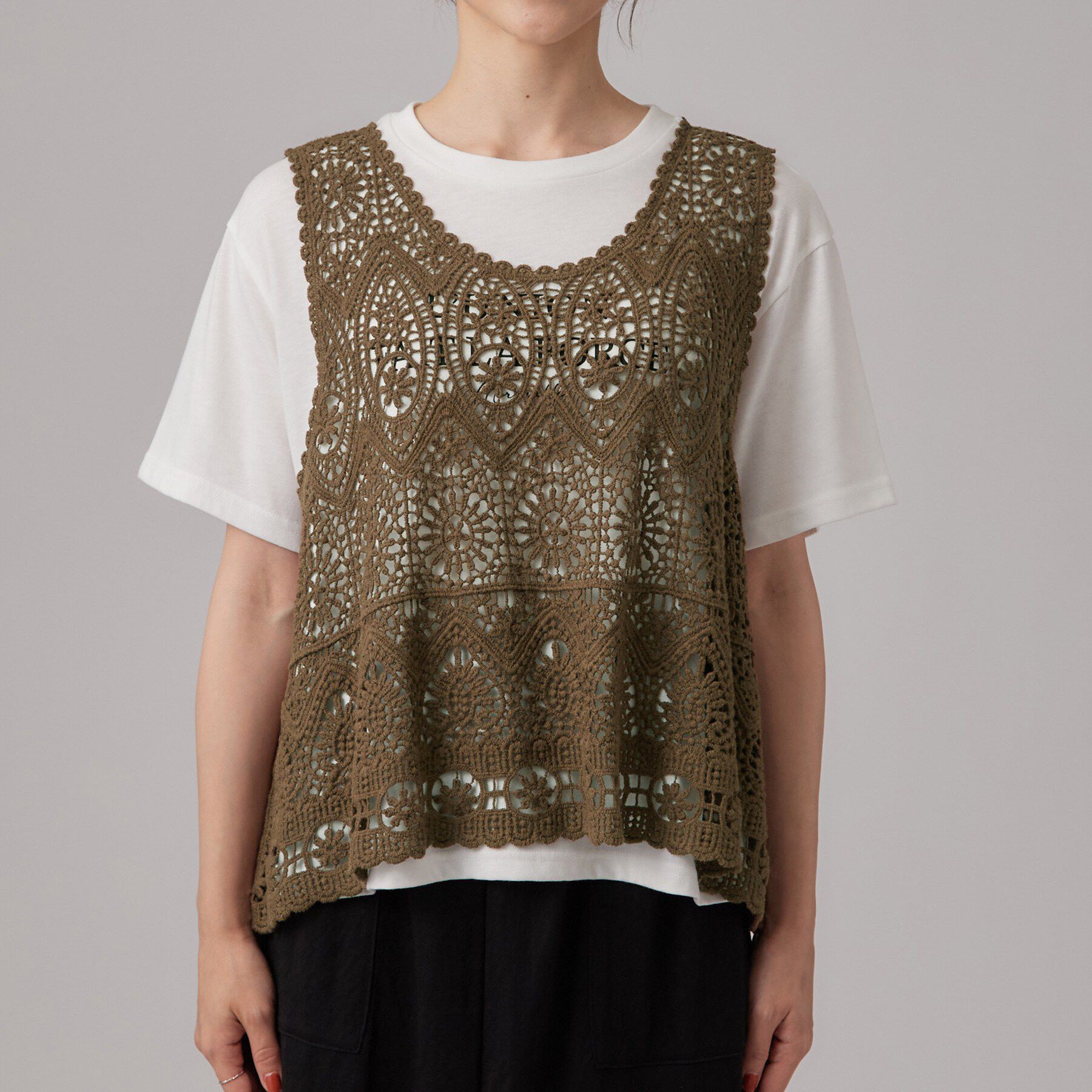 SHOO･LA･RUE「【2点セット/体型カバー】クロシェ編みベスト+ロゴT」|Tシャツ・カットソー|