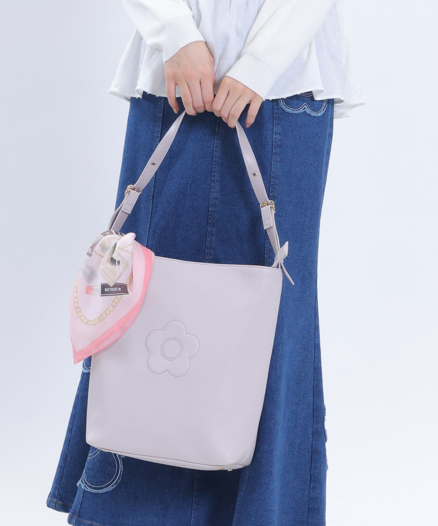 MARY QUANT「デイジーバックル トート」|トートバッグ|ライラックグレー