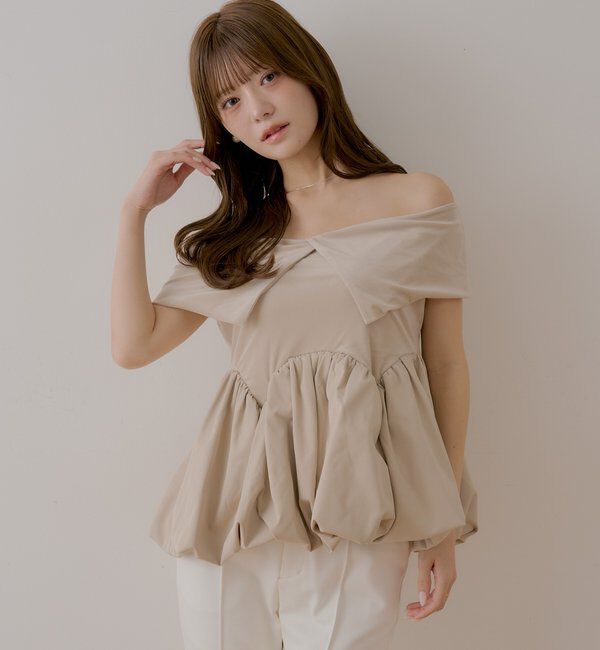 「【SALON  by Chico】前後2オフショルバルーンペプラムベロアトップス」|Tシャツ・カットソー|