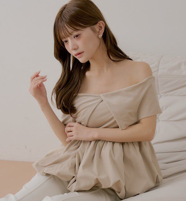  「【SALON  by Chico】前後2オフショルバルーンペプラムベロアトップス」|Tシャツ・カットソー|