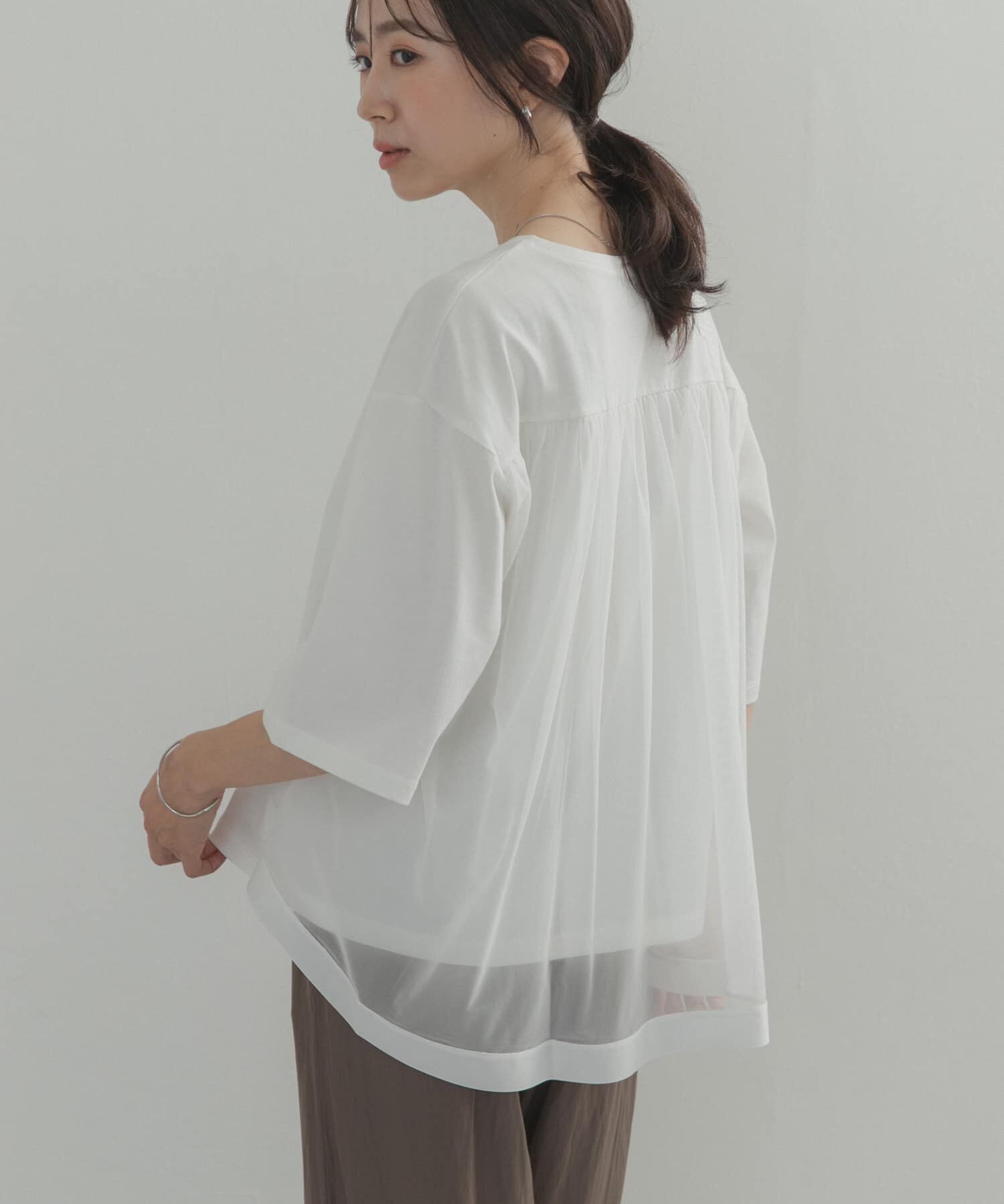 URBAN RESEARCH DOORS「バックシアー切替プルオーバー」|Tシャツ・カットソー|オフホワイト
