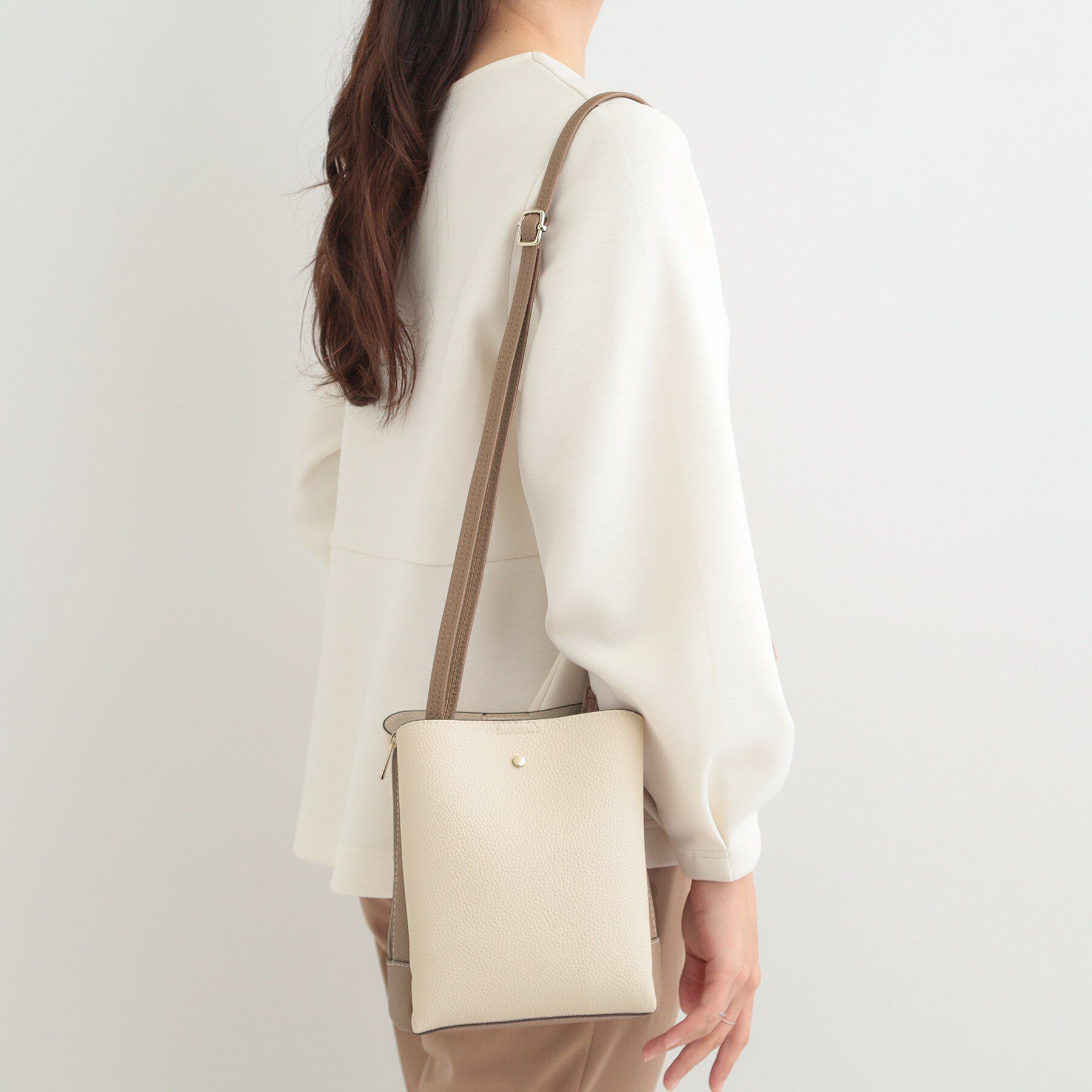 SHOO･LA･RUE「【軽量/高レビュー】見た目よりもたっぷり入る ふわっと軽い3層ショルダー」|ショルダー・メッセンジャー|