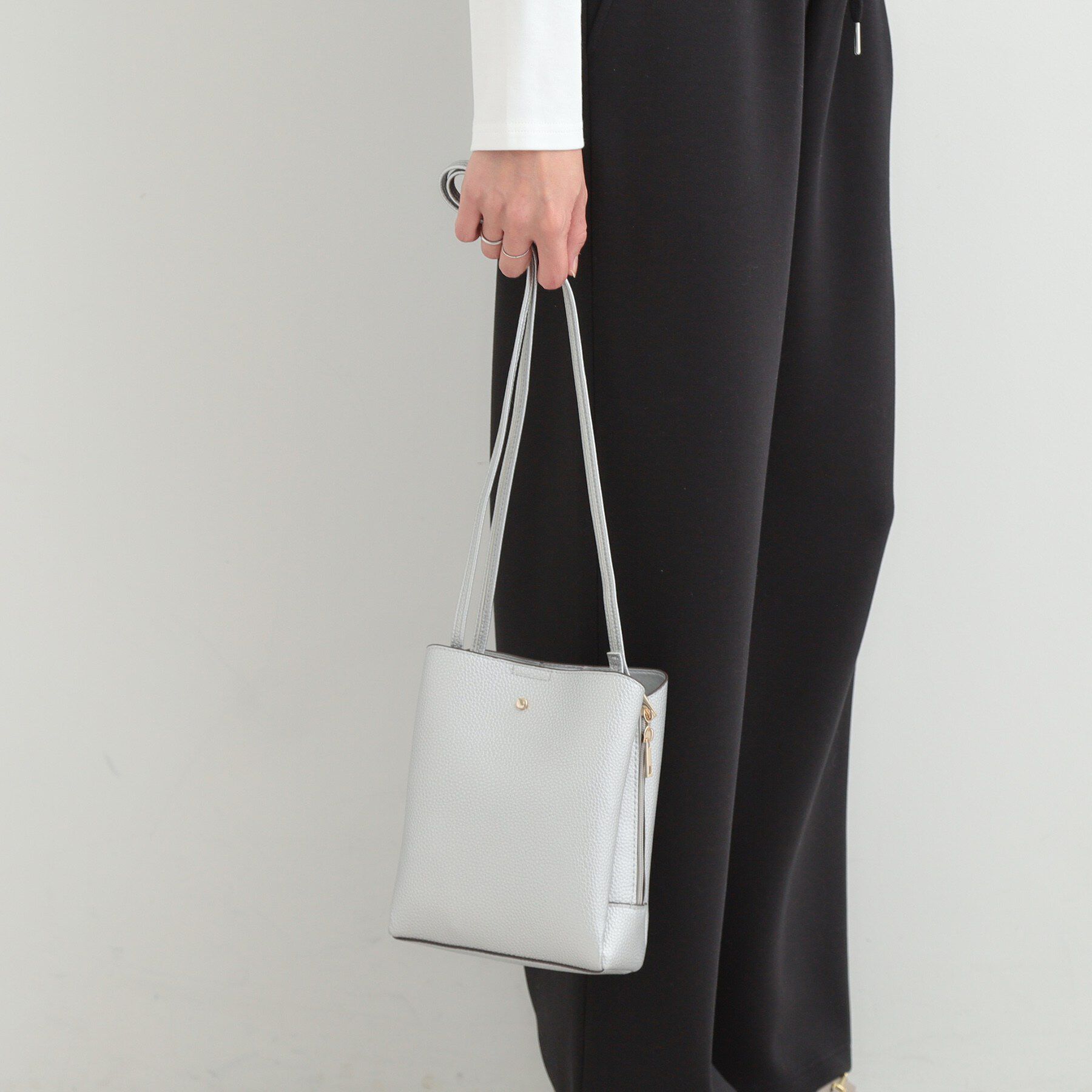 SHOO･LA･RUE「【軽量/高レビュー】見た目よりもたっぷり入る ふわっと軽い3層ショルダー」|ショルダー・メッセンジャー|