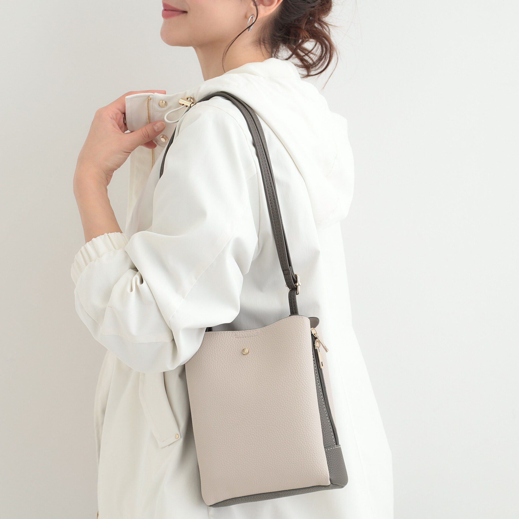 SHOO･LA･RUE「【軽量/高レビュー】見た目よりもたっぷり入る ふわっと軽い3層ショルダー」|ショルダー・メッセンジャー|