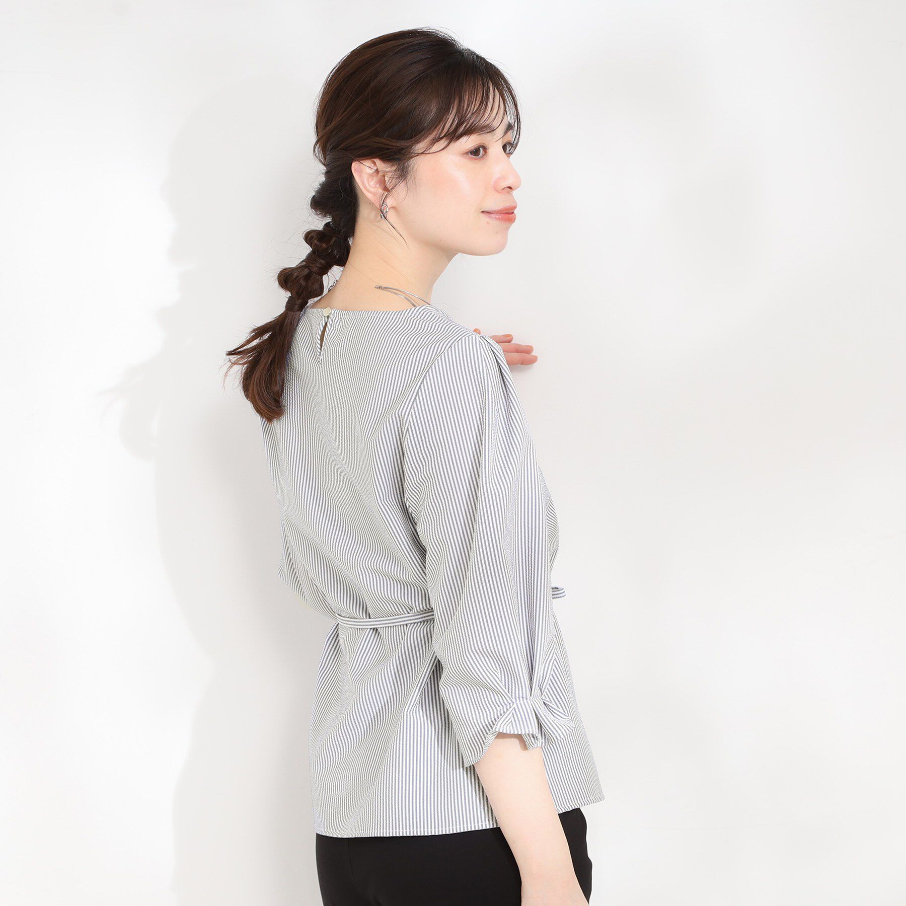 SHOO･LA･RUE「【洗濯機可/UV/3WAY】シルエットが変えられる ウエストリボンブラウス」|シャツ・ブラウス|