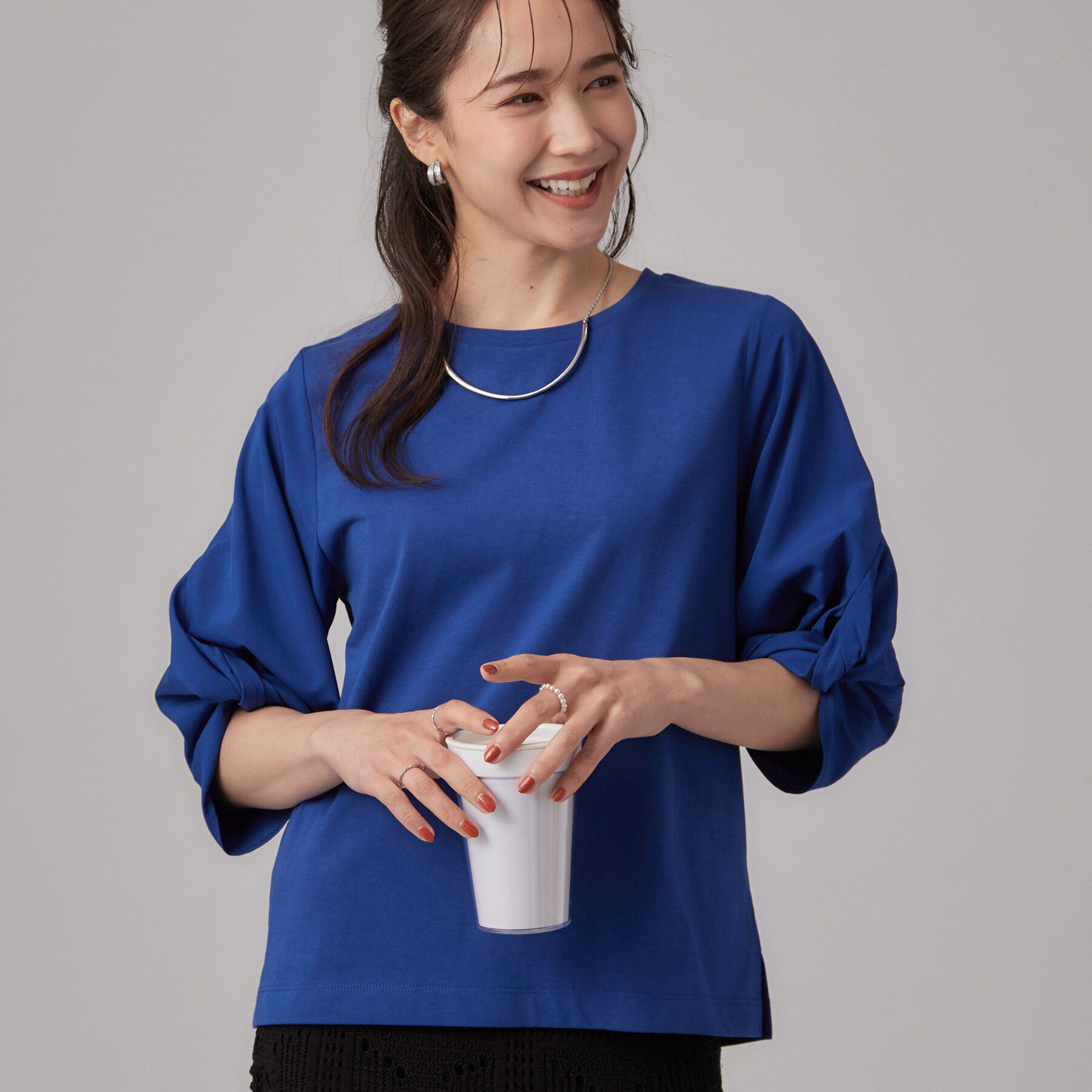 SHOO･LA･RUE「Tシャツ以上ブラウス未満 ツイストスリーブの上品トップス」|Tシャツ・カットソー|ブルー(093)