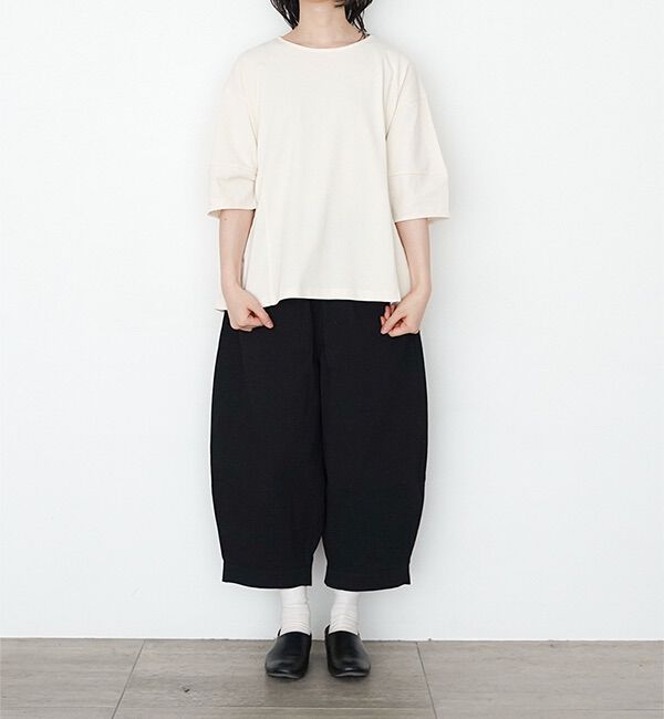 オオカミとフクロウ「オオカミと窓辺の小さな灯り&ldquo;つばめ&rdquo;」|Tシャツ・カットソー|