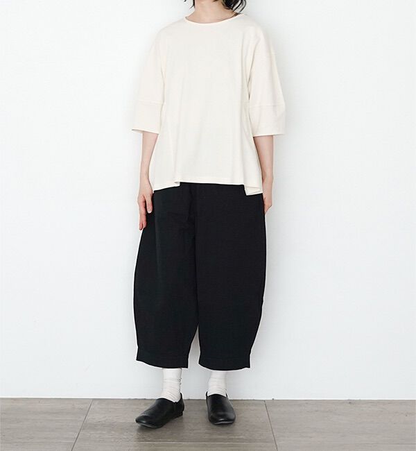 オオカミとフクロウ「オオカミと窓辺の小さな灯り&ldquo;つばめ&rdquo;」|Tシャツ・カットソー|