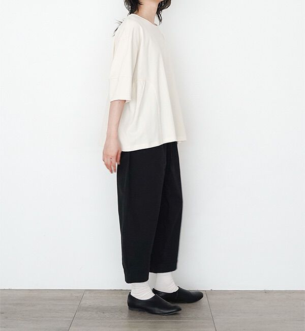 オオカミとフクロウ「オオカミと窓辺の小さな灯り&ldquo;つばめ&rdquo;」|Tシャツ・カットソー|