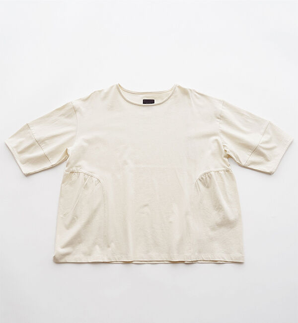 オオカミとフクロウ「オオカミと窓辺の小さな灯り&ldquo;つばめ&rdquo;」|Tシャツ・カットソー|