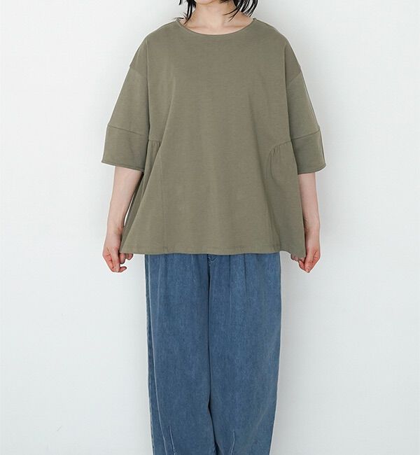 オオカミとフクロウ「オオカミと窓辺の小さな灯り&ldquo;つばめ&rdquo;」|Tシャツ・カットソー|カーキ