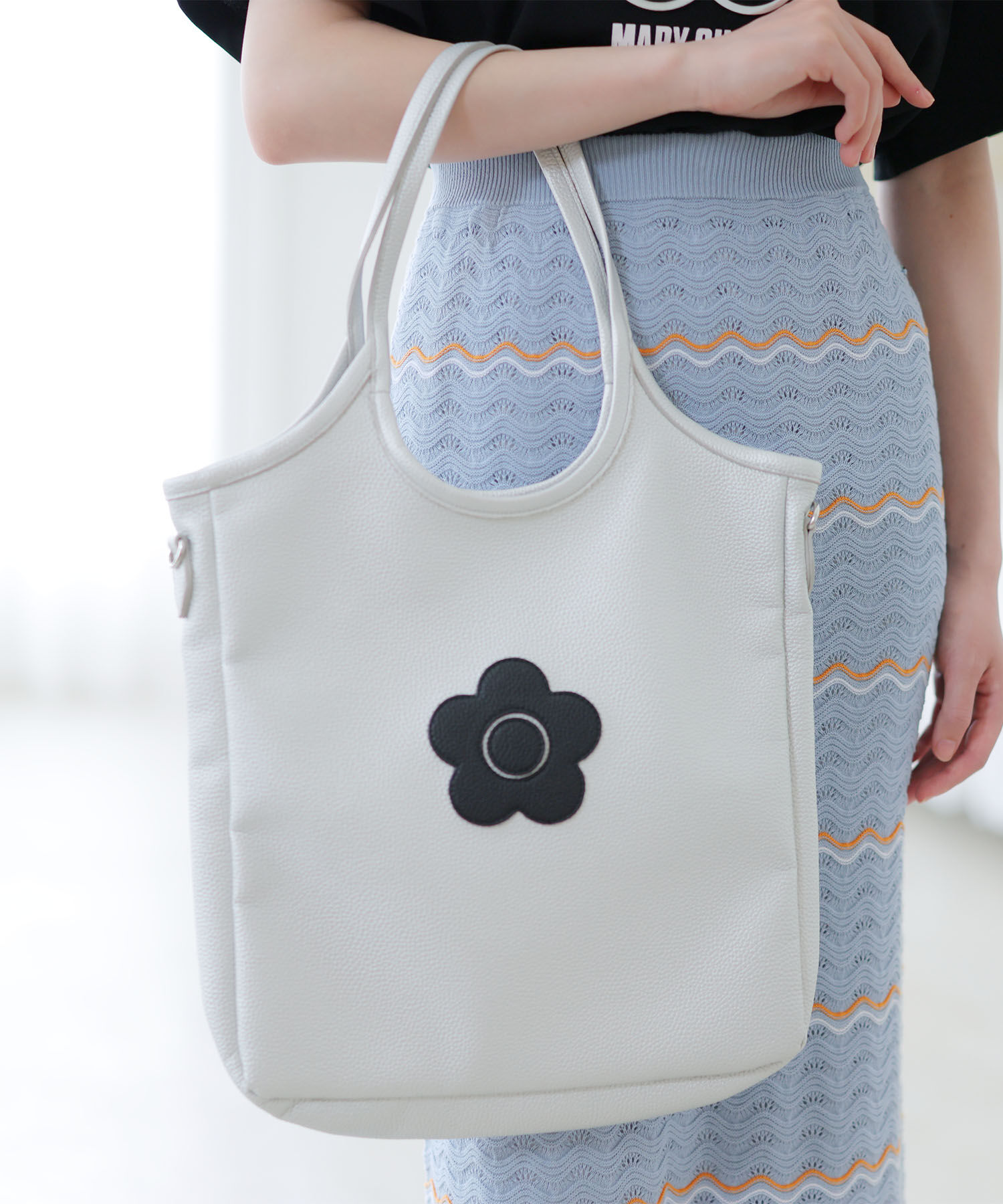 MARY QUANT「デイジーパッチシュリンク トート」|トートバッグ|シルバー