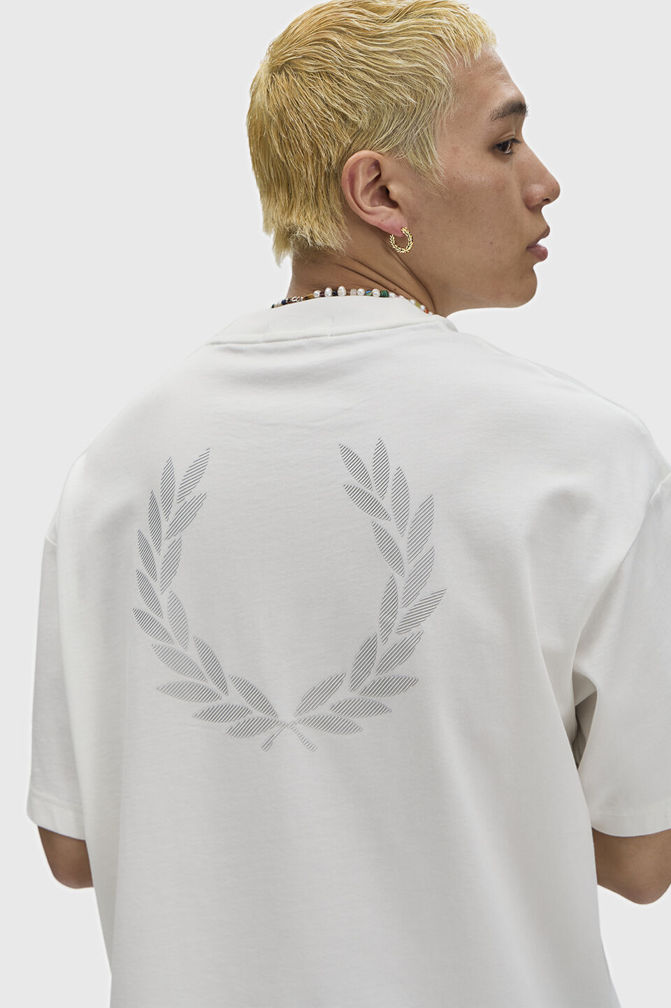 FRED PERRY 「Back Print Laurel Wreath T-Shirt／ロゴバックプリントローレルリースTシャツ」|Tシャツ・カットソー|SNOW WHITE