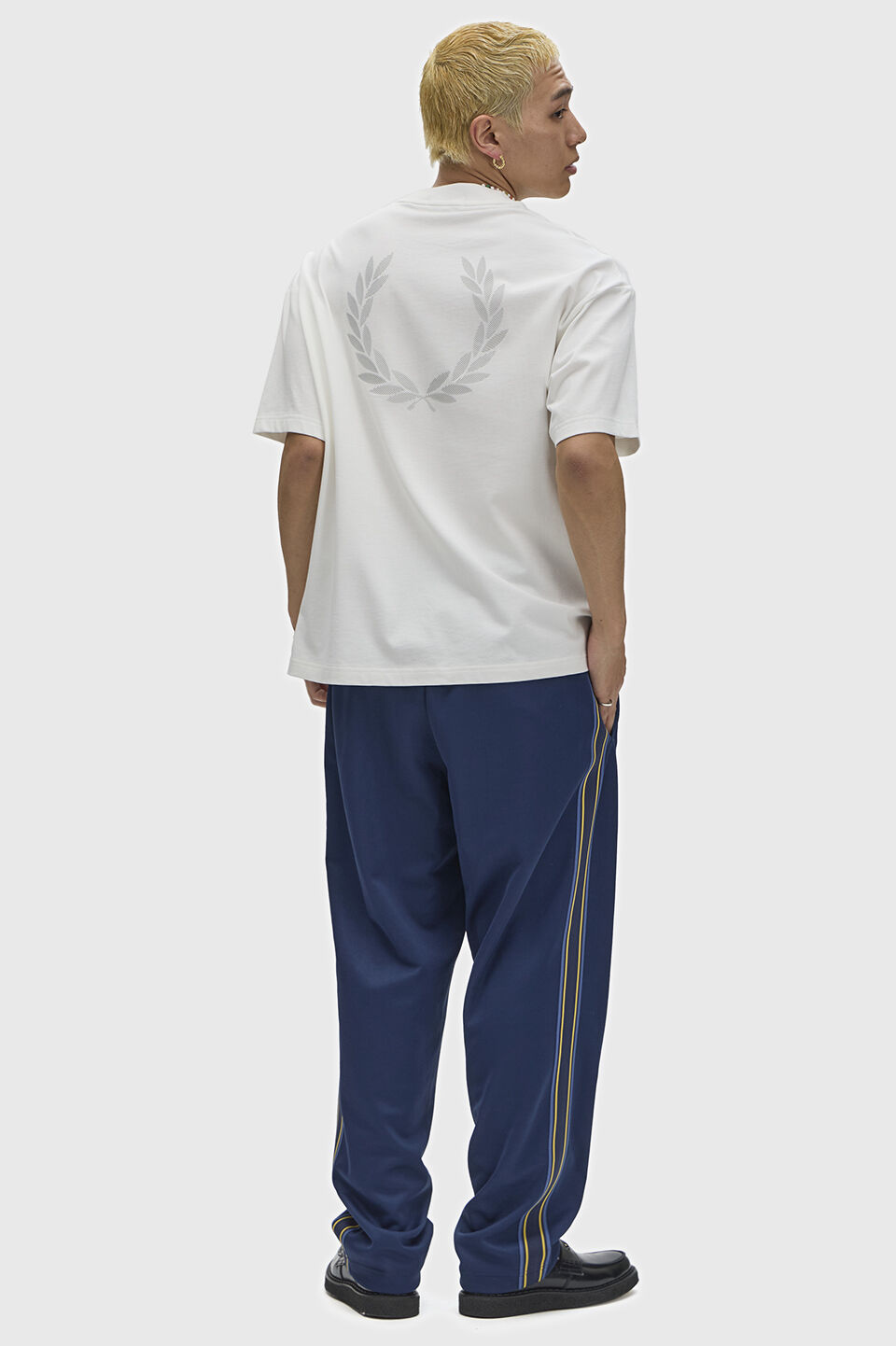 FRED PERRY 「Back Print Laurel Wreath T-Shirt／ロゴバックプリントローレルリースTシャツ」|Tシャツ・カットソー|