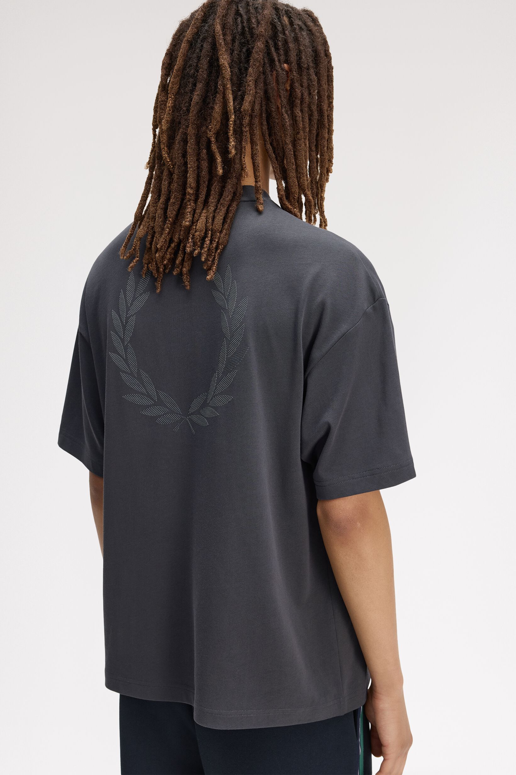 FRED PERRY 「Back Print Laurel Wreath T-Shirt／ロゴバックプリントローレルリースTシャツ」|Tシャツ・カットソー|