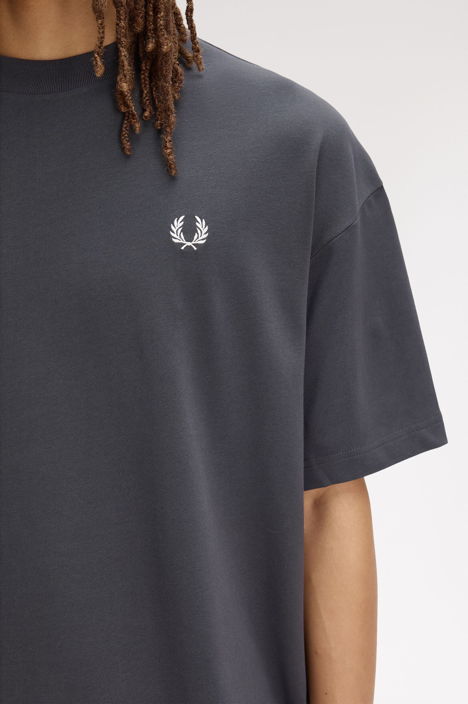 FRED PERRY 「Back Print Laurel Wreath T-Shirt／ロゴバックプリントローレルリースTシャツ」|Tシャツ・カットソー|
