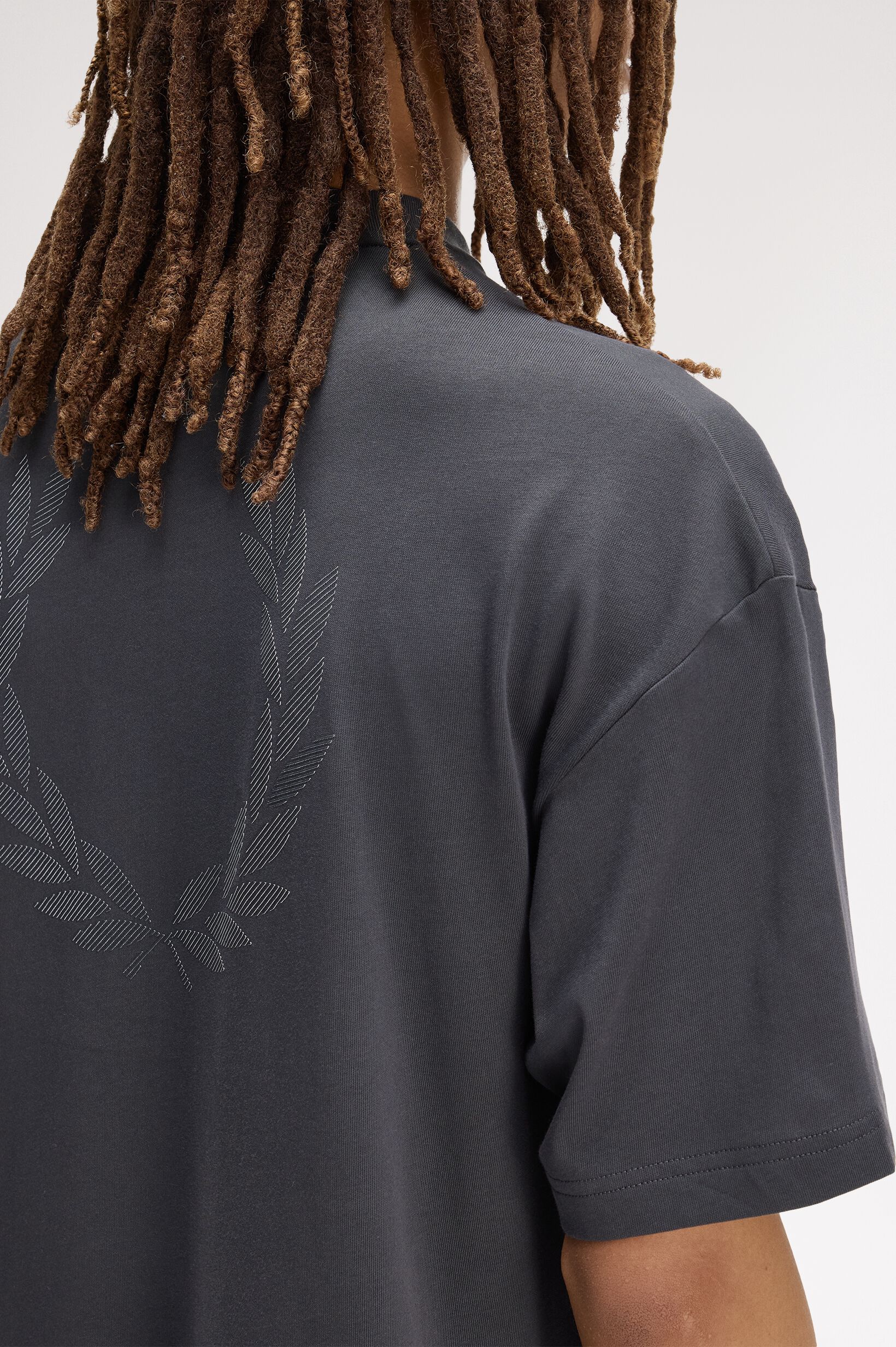 FRED PERRY 「Back Print Laurel Wreath T-Shirt／ロゴバックプリントローレルリースTシャツ」|Tシャツ・カットソー|