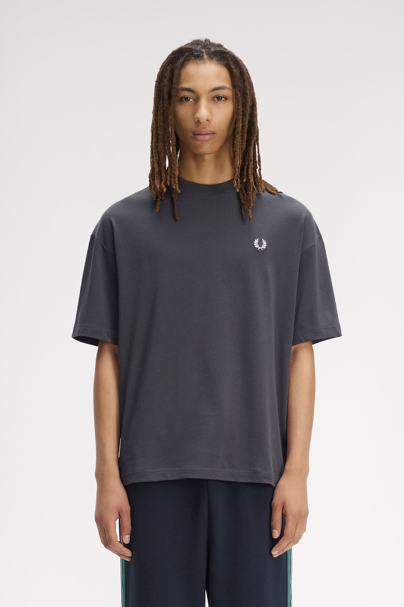 FRED PERRY 「Back Print Laurel Wreath T-Shirt／ロゴバックプリントローレルリースTシャツ」|Tシャツ・カットソー|