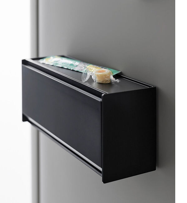 collex「【nooks】山崎実業 マグネットペットおやつ収納ケース  磁石で簡単取り付け」|食器・キッチングッズ|