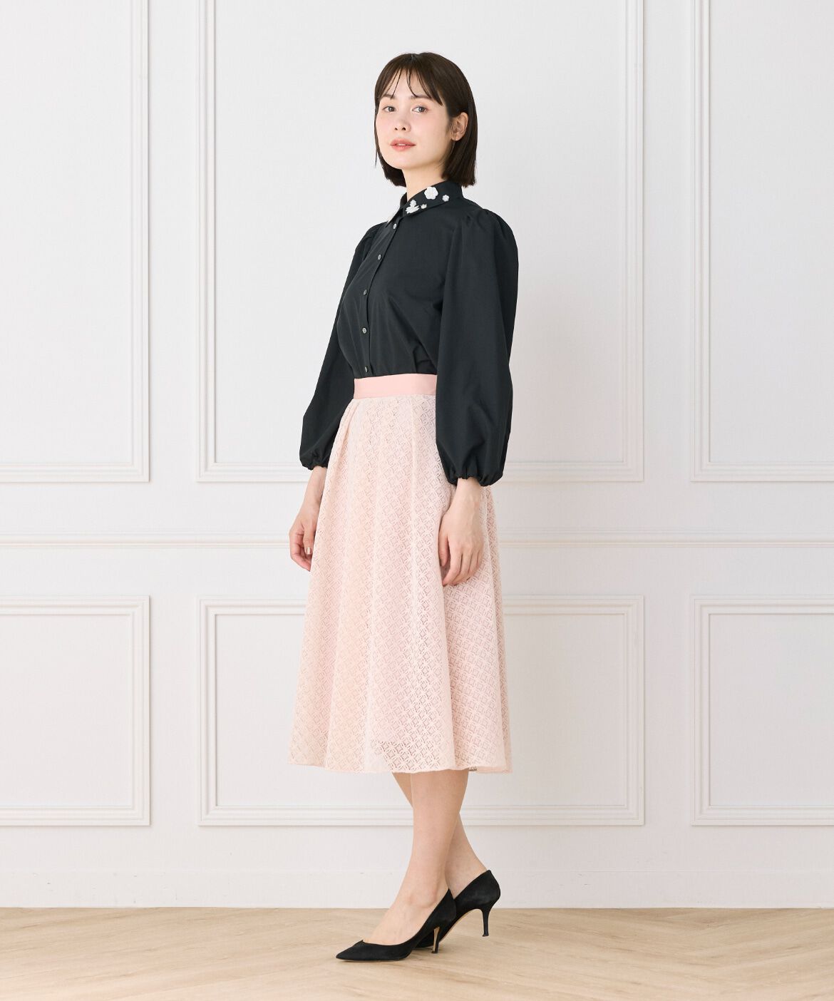 Maglie le cassetto「《ﾌﾟﾗｽｻｲｽﾞ》ﾌﾗﾜｰﾋﾞｼﾞｭｰﾌﾞﾗｳｽ|今年らしい衿とﾋ」|シャツ・ブラウス|