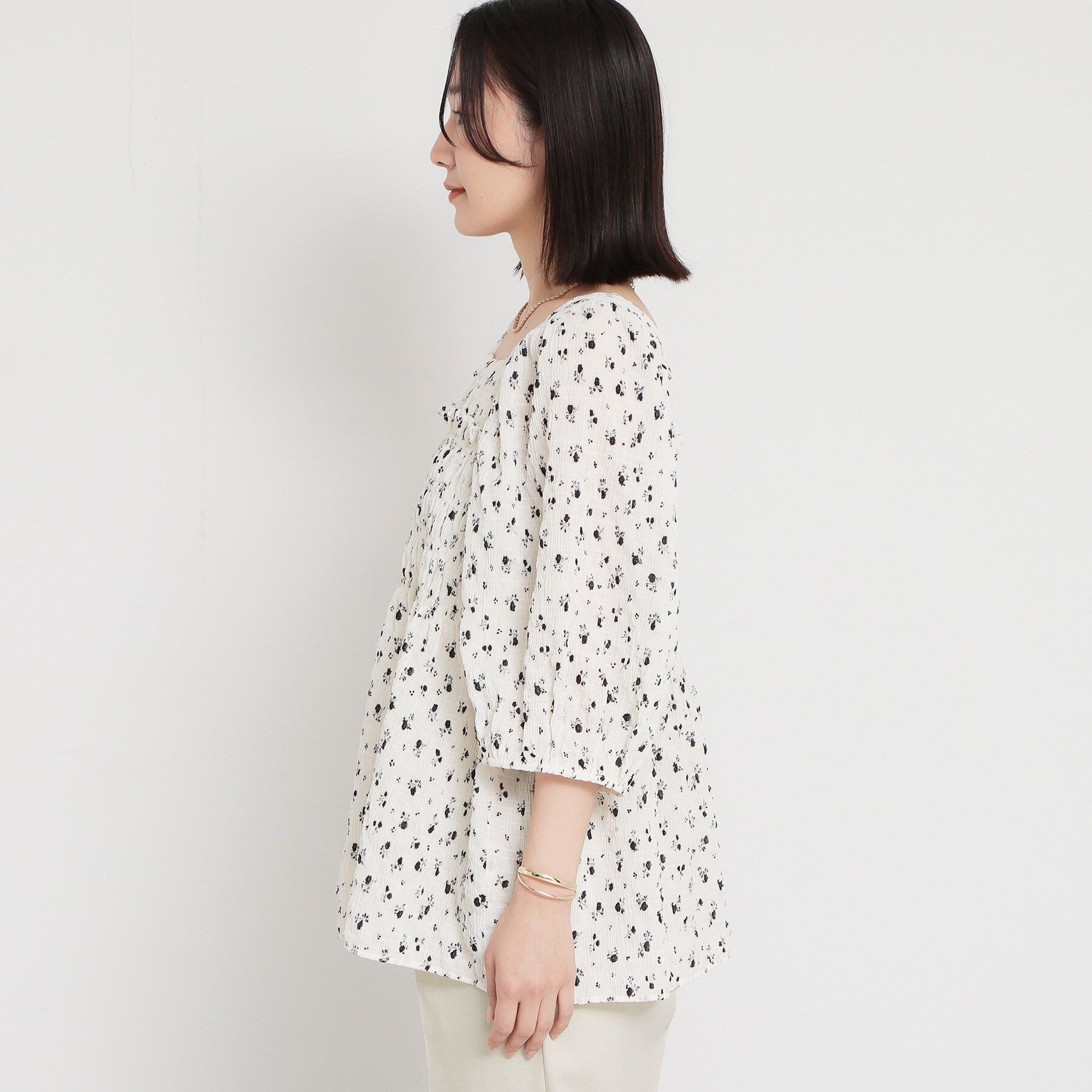 THE SHOP TK「大人のフェミニンスタイルに 花柄楊柳シャーリングブラウス」|シャツ・ブラウス|