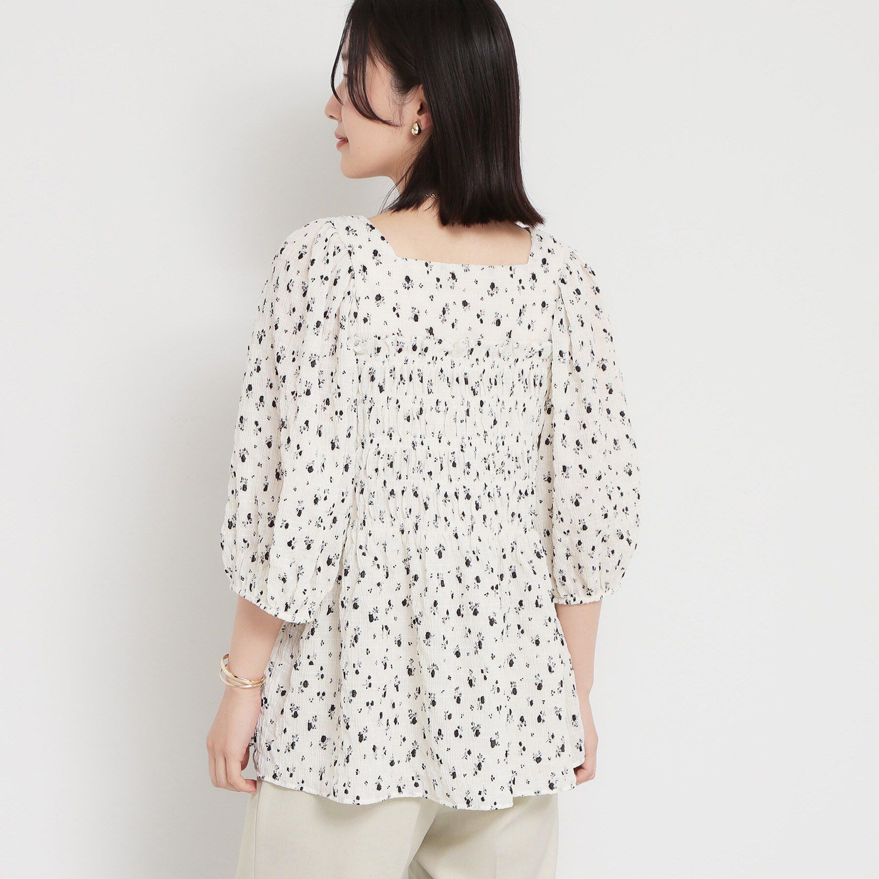 THE SHOP TK「大人のフェミニンスタイルに 花柄楊柳シャーリングブラウス」|シャツ・ブラウス|