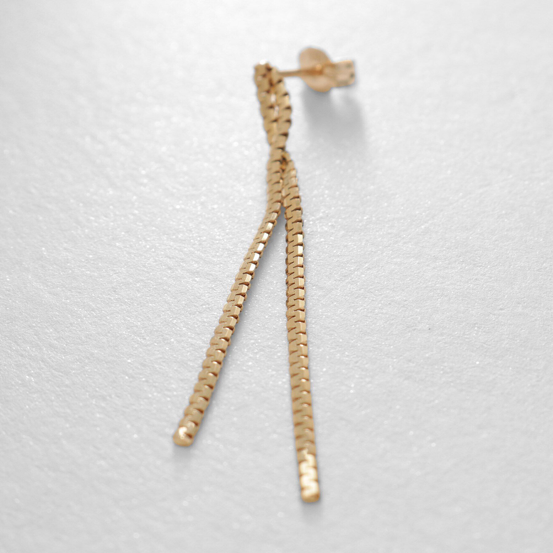 COCOSHNIK「K10ベネチアンフラットツイスト スタッドピアス」|ピアス|