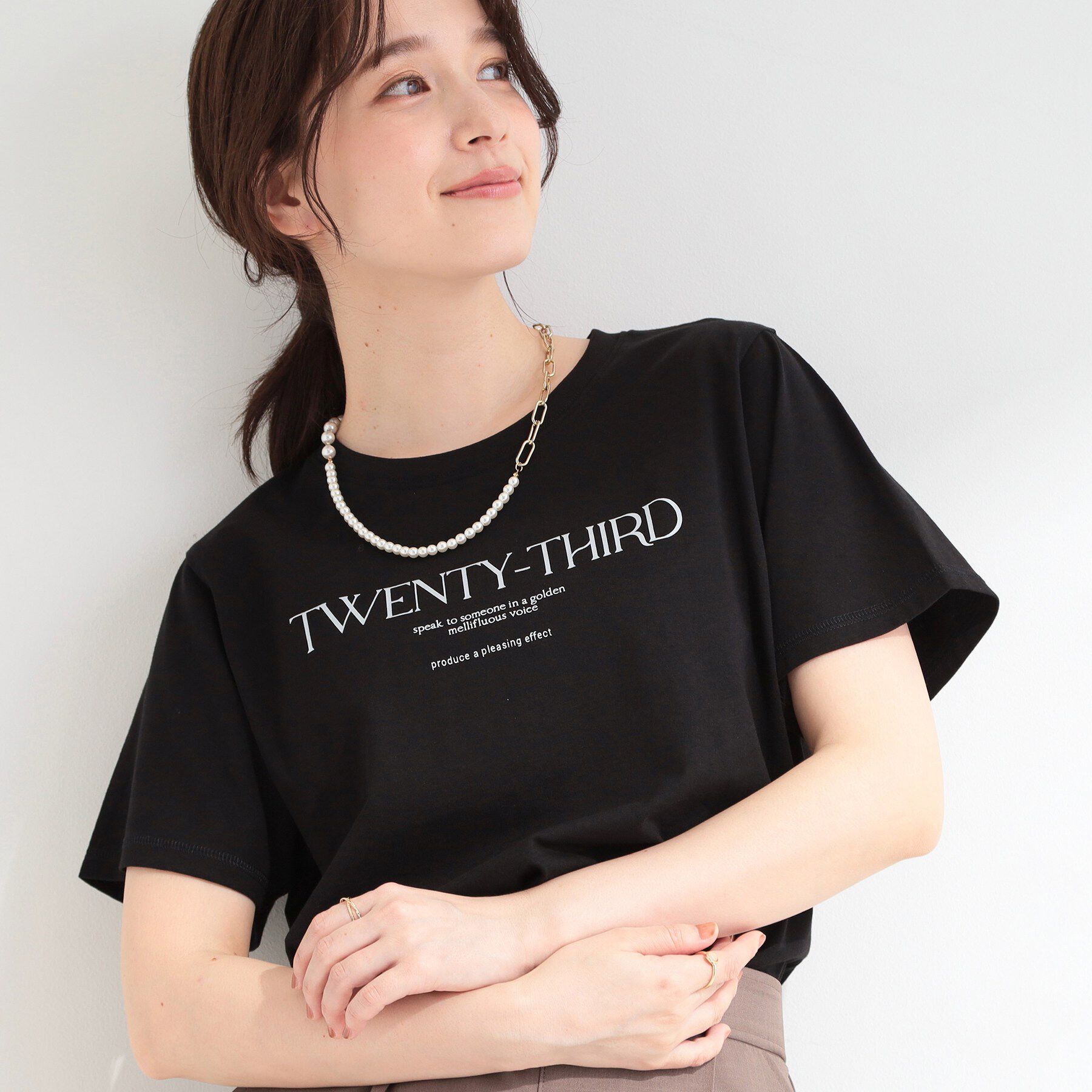 SHOO･LA･RUE「【ひんやり/S-LL/洗濯機可】真夏に着たい 大人のベーシックカラープリントTシャツ」|Tシャツ・カットソー|ブラック(119)