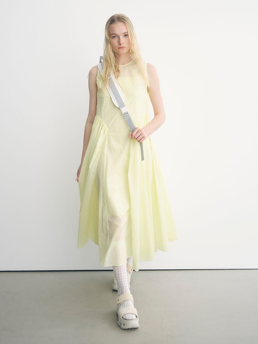 emmi atelier「ギャザーフォルムナイロンワンピース」|ワンピース|
