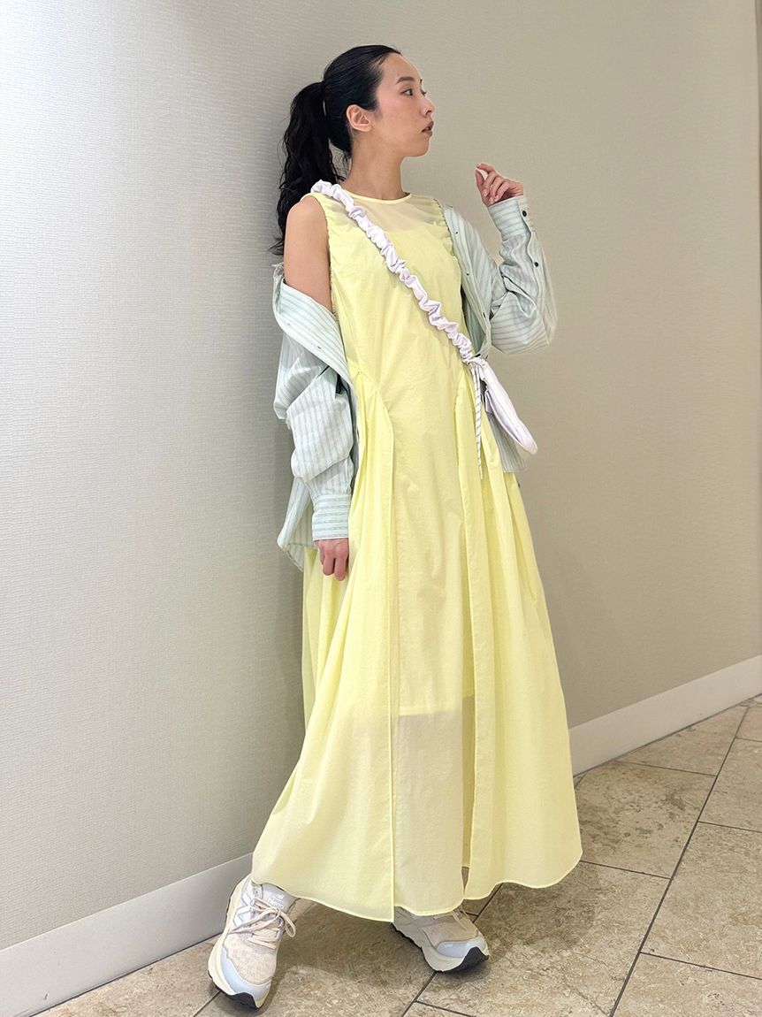 emmi atelier「ギャザーフォルムナイロンワンピース」|ワンピース|YEL