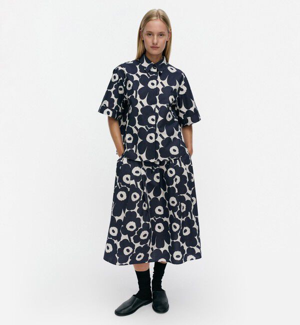 Marimekko「【アジア限定】Standardi Unikko シャツ」|シャツ・ブラウス|ﾀﾞｰｸﾌﾞﾙｰ&times;ｵﾌﾎﾜｲﾄ
