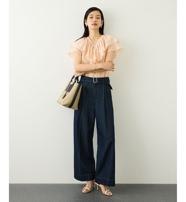 ROPE「【WEB限定カラー】Vネックフリルブラウス(無地・ピンストライプ)/イージーケア」|シャツ・ブラウス|