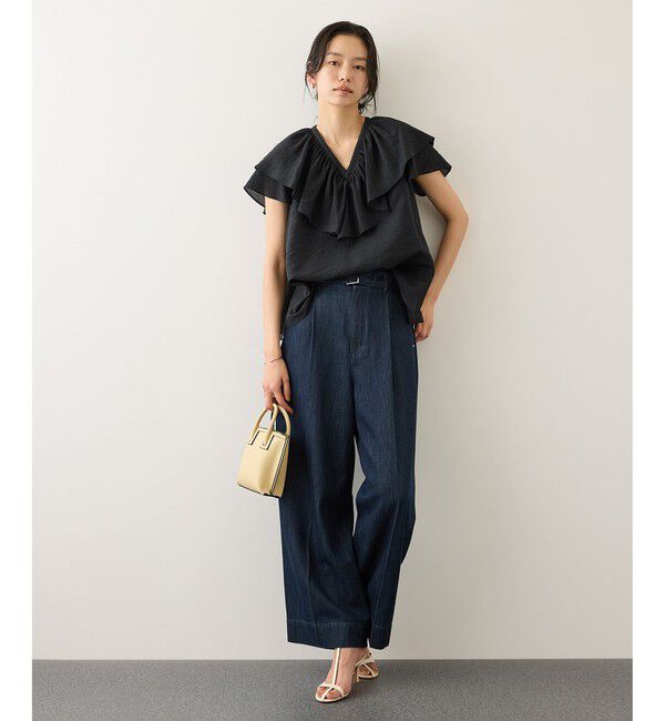 ROPE「【WEB限定カラー】Vネックフリルブラウス(無地・ピンストライプ)/イージーケア」|シャツ・ブラウス|