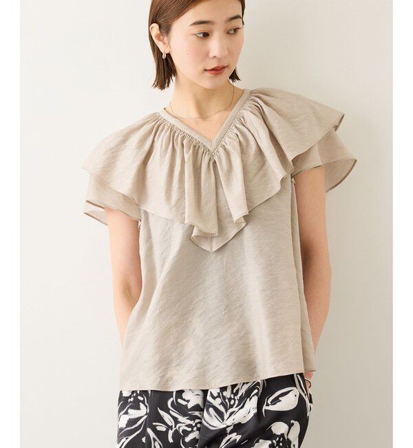 ROPE「【WEB限定カラー】Vネックフリルブラウス(無地・ピンストライプ)/イージーケア」|シャツ・ブラウス|ベージュ(27)