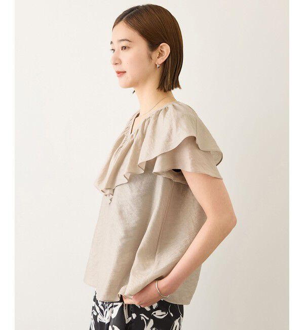 ROPE「【WEB限定カラー】Vネックフリルブラウス(無地・ピンストライプ)/イージーケア」|シャツ・ブラウス|
