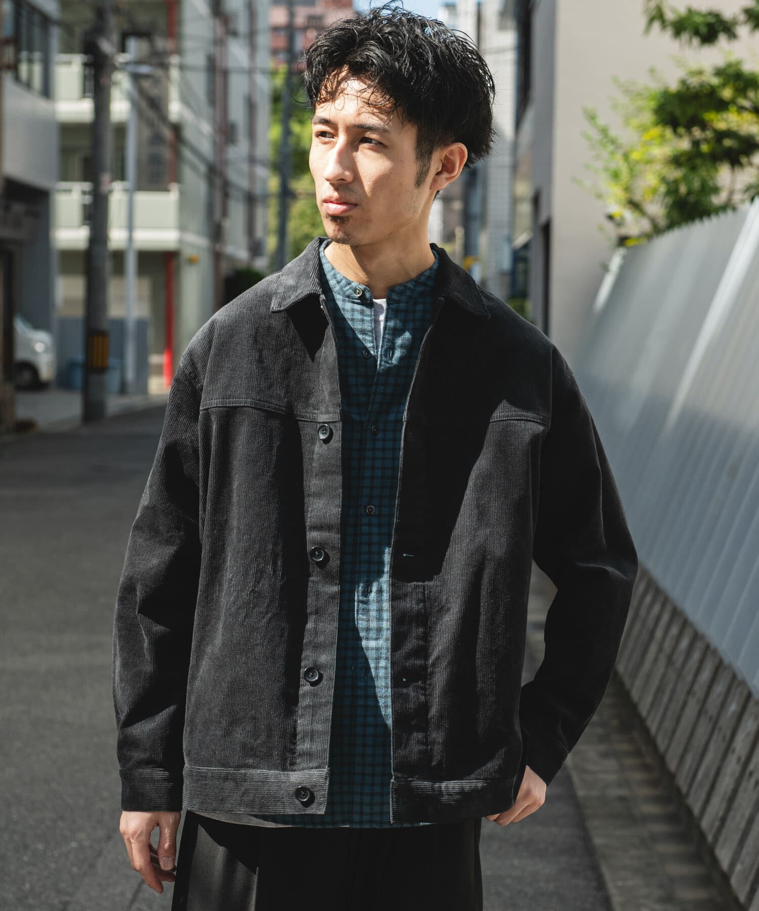 URBAN RESEARCH DOORS「コーデュロイ トラッカージャケット」|ノーカラーコート|チャコールグレー