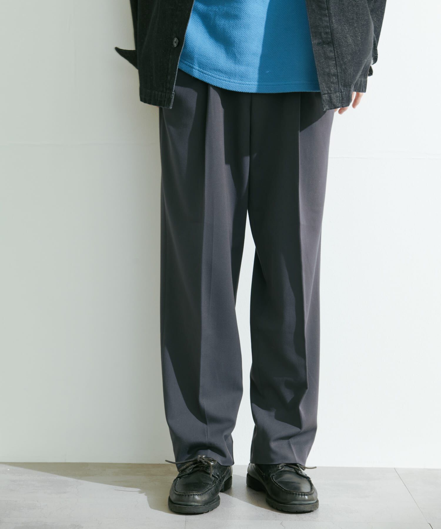 URBAN RESEARCH DOORS「『UR TECH』完声2タックワイドトラウザー」|その他|チャコールグレー