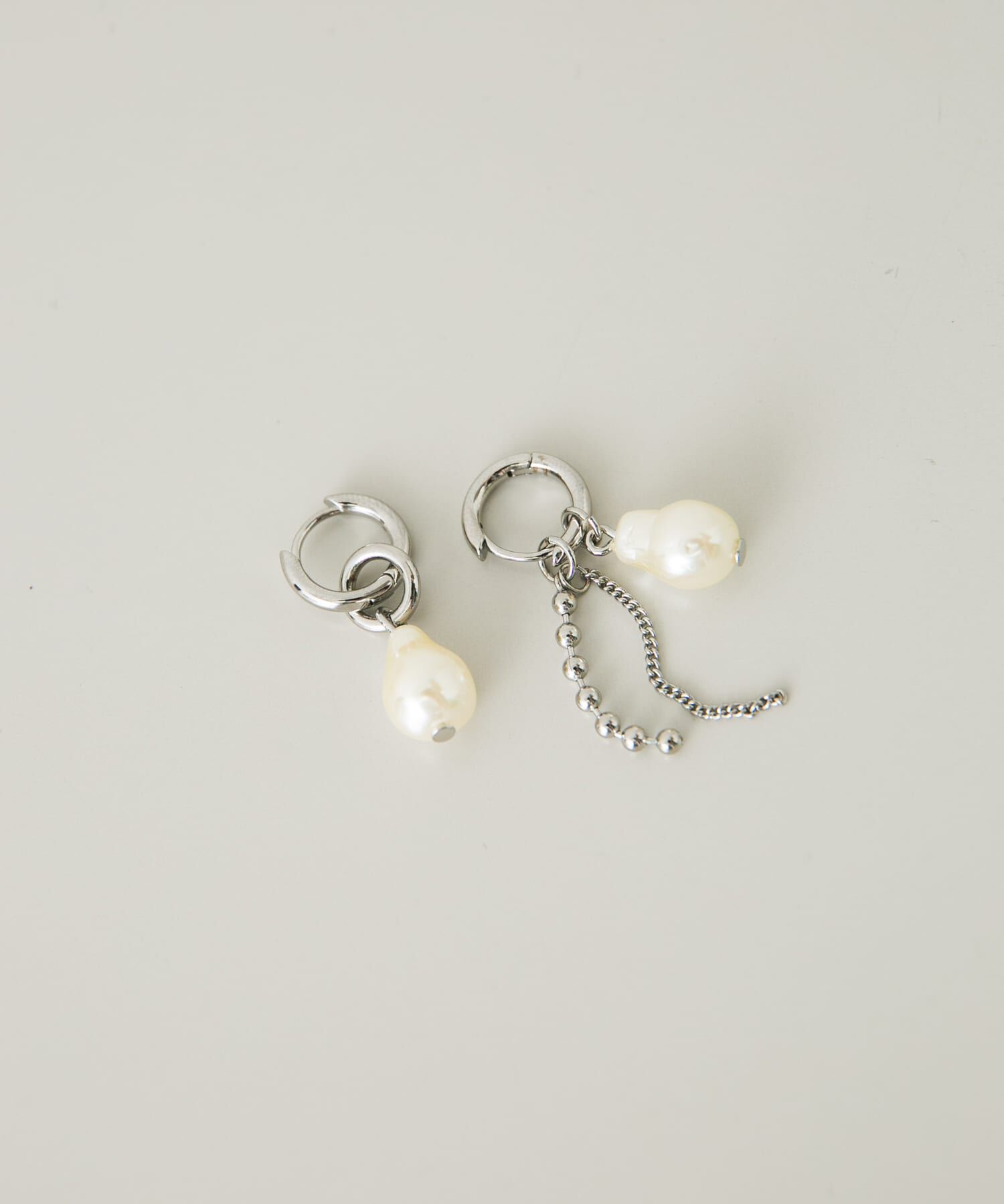 SMELLY「アシンメトリーパールチェーンフープピアス」|ピアス|
