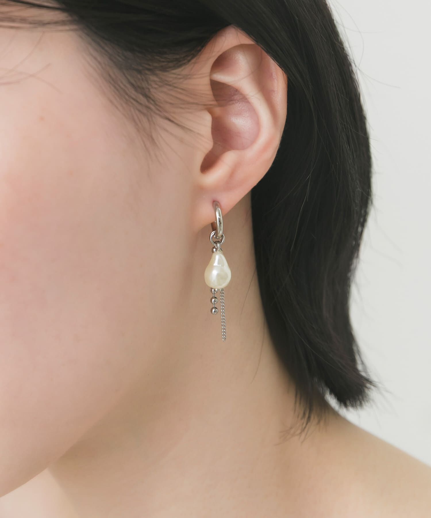SMELLY「アシンメトリーパールチェーンフープピアス」|ピアス|