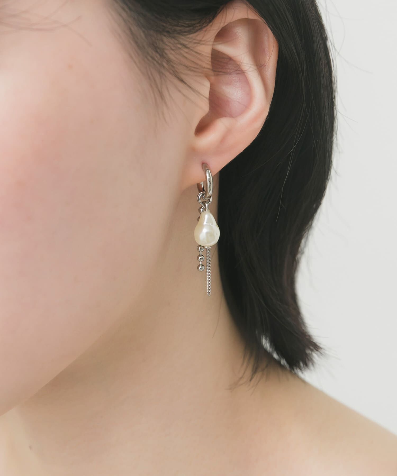 SMELLY「アシンメトリーパールチェーンフープピアス」|ピアス|