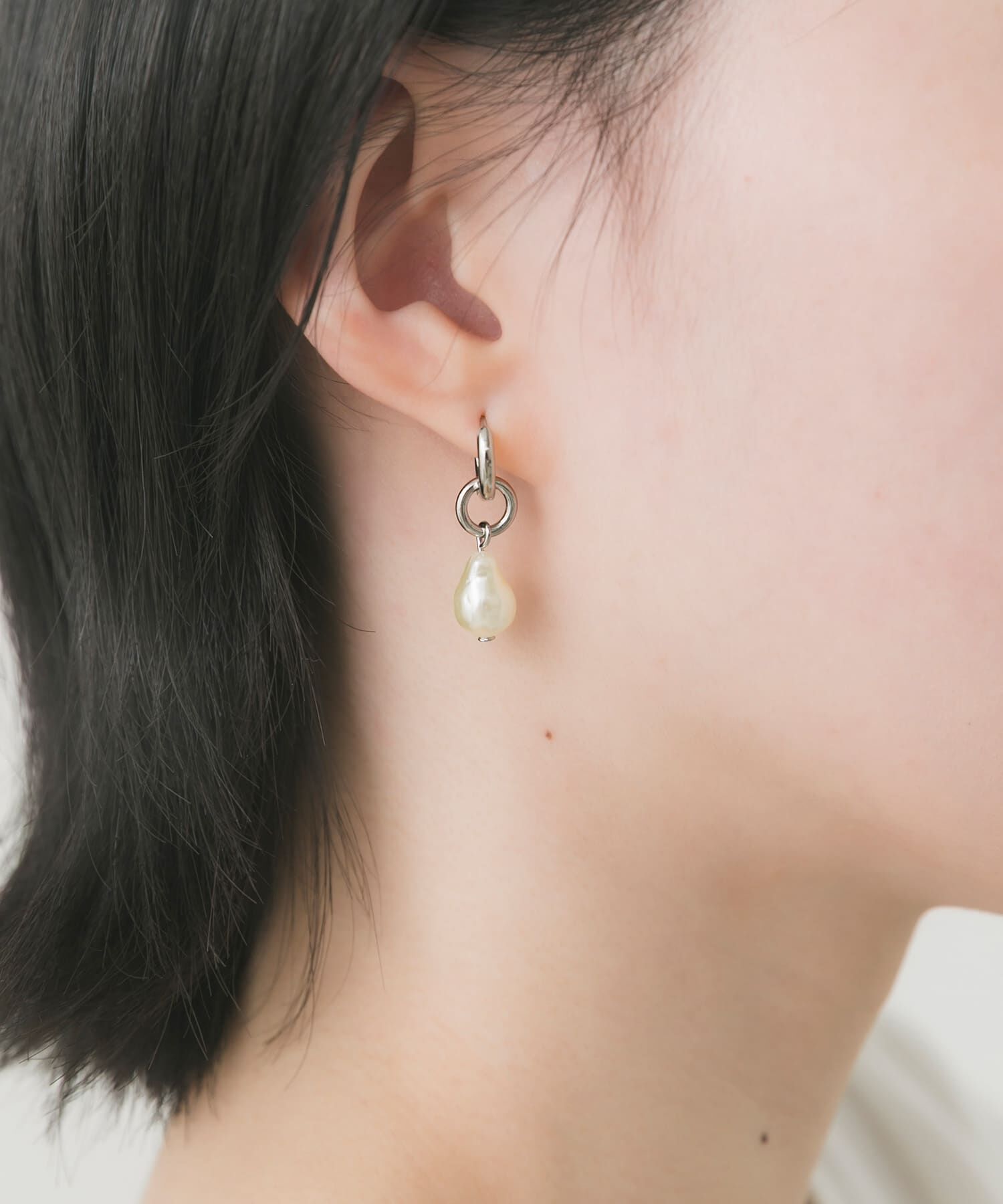 SMELLY「アシンメトリーパールチェーンフープピアス」|ピアス|