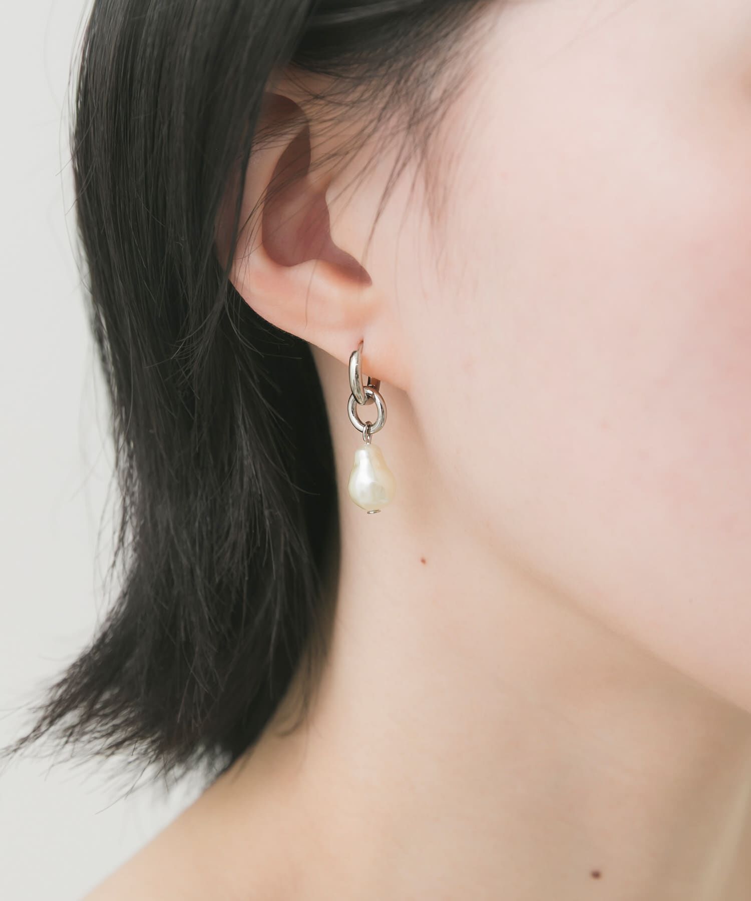 SMELLY「アシンメトリーパールチェーンフープピアス」|ピアス|